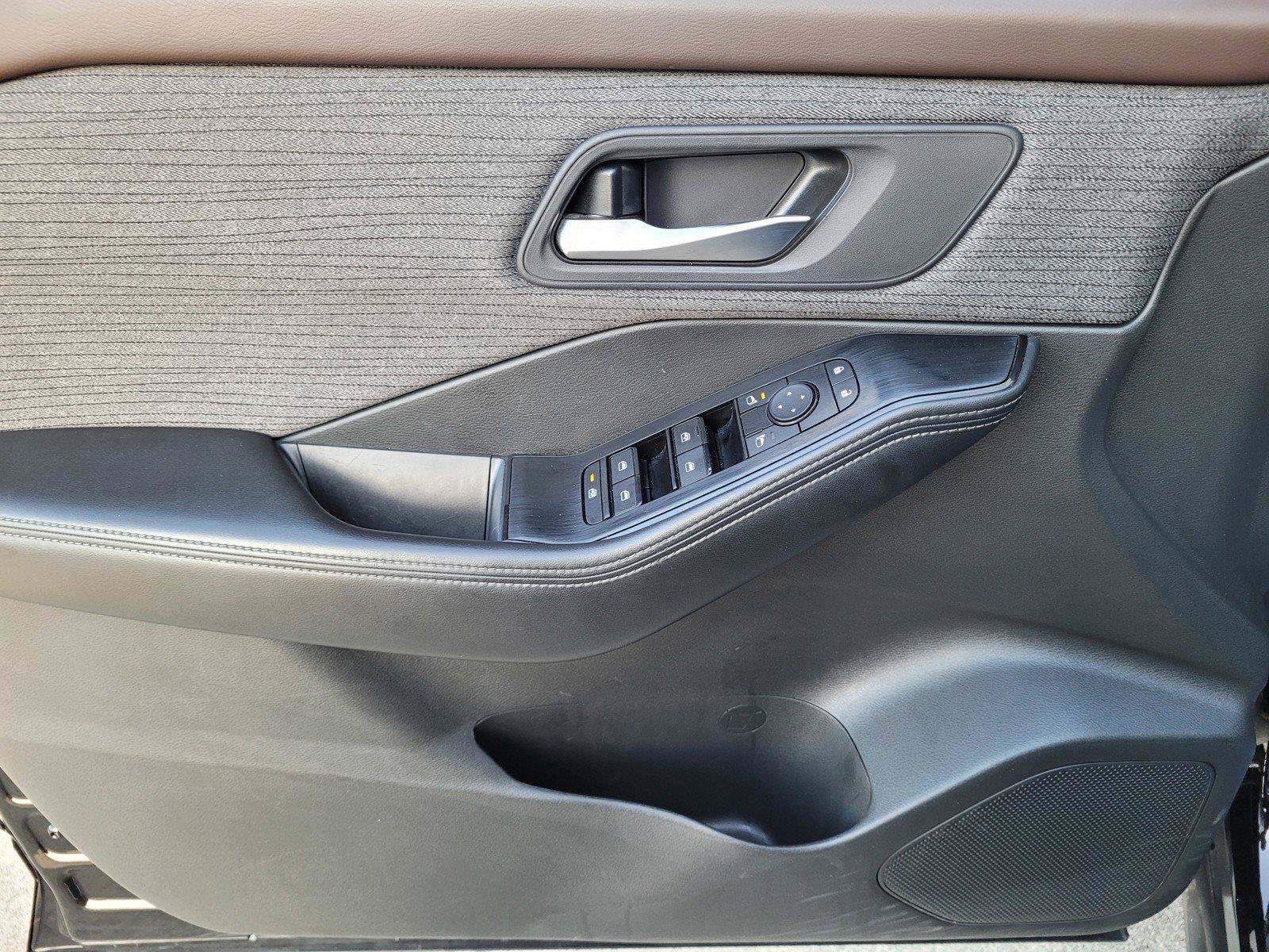 Used 2023 Nissan Rogue SV FWD image 22