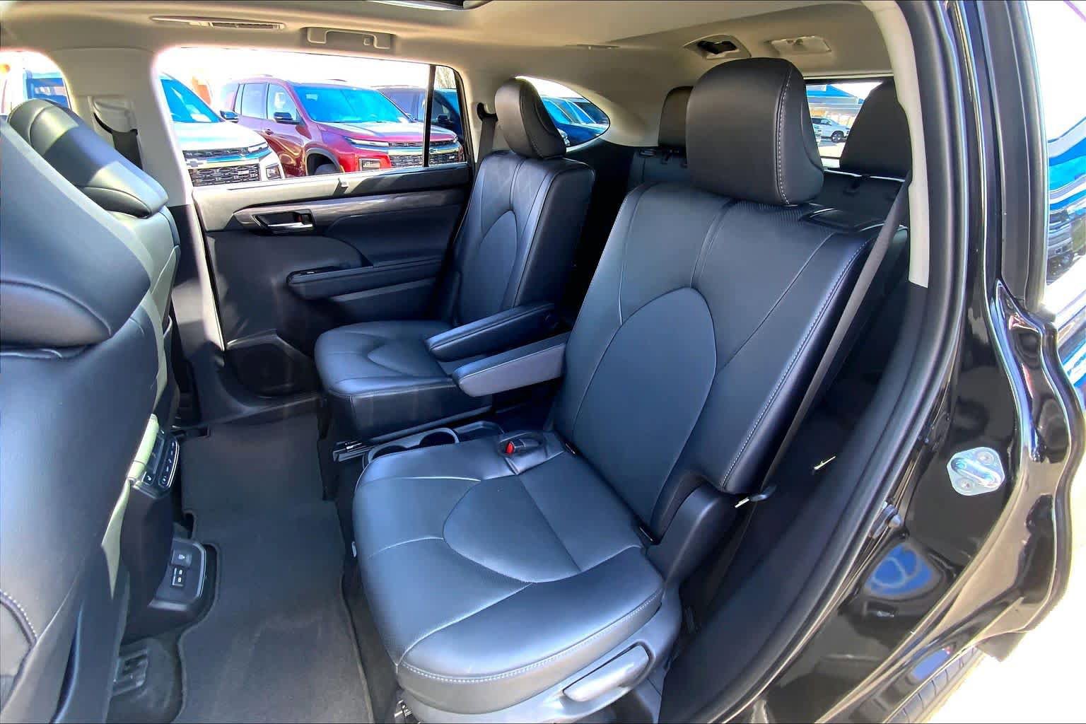 Used 2024 Toyota Highlander Platinum image 20