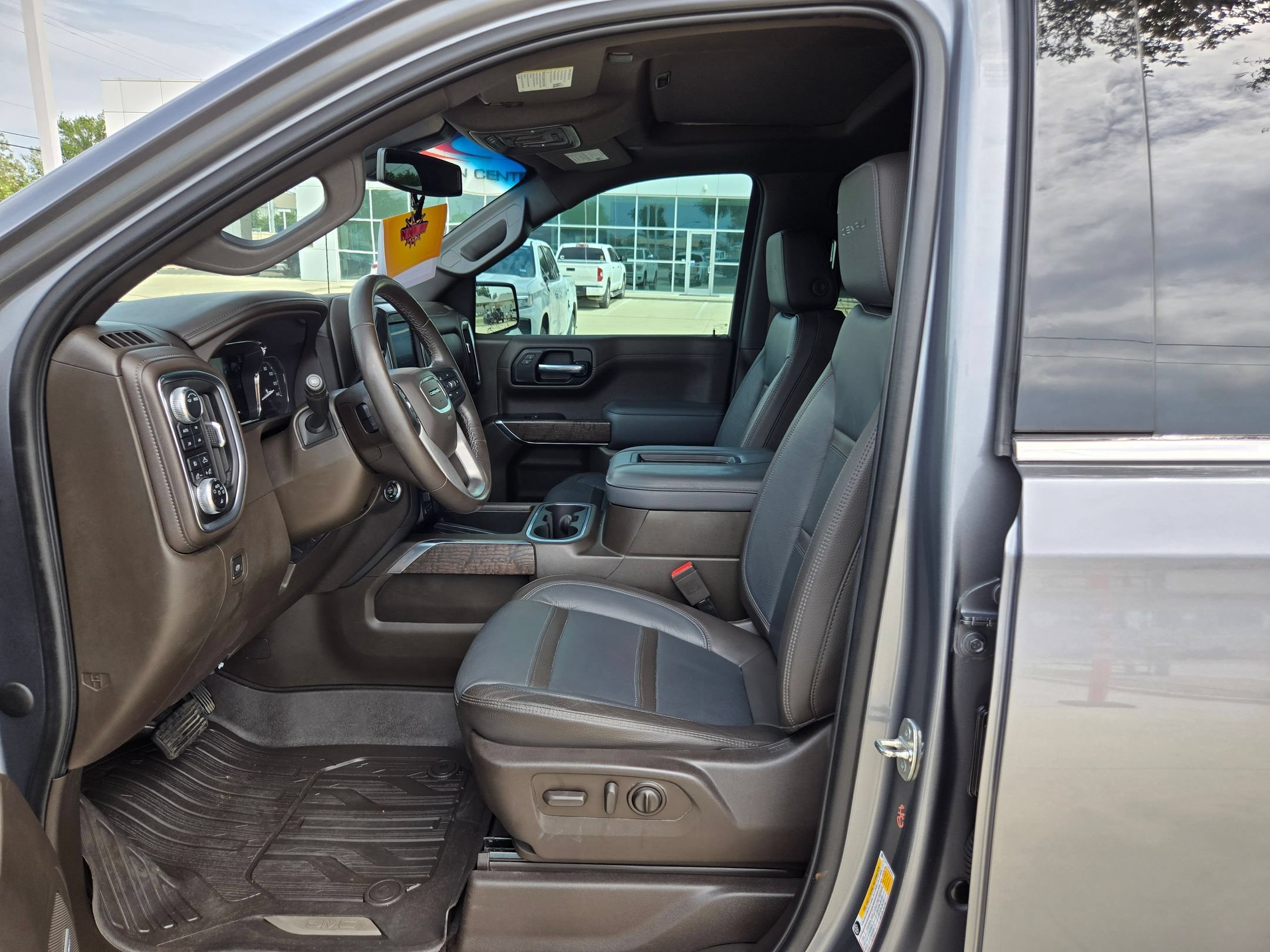 Used 2022 GMC Sierra 1500 Denali w/ Denali Premium Package AWD/4WD image 9