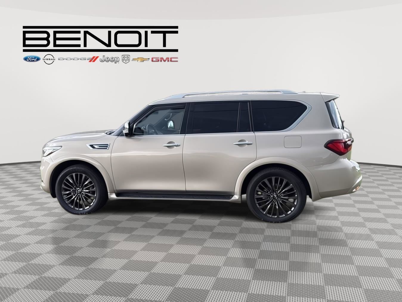 Used 2023 INFINITI QX80 Sensory w/ All-Season Package image 4