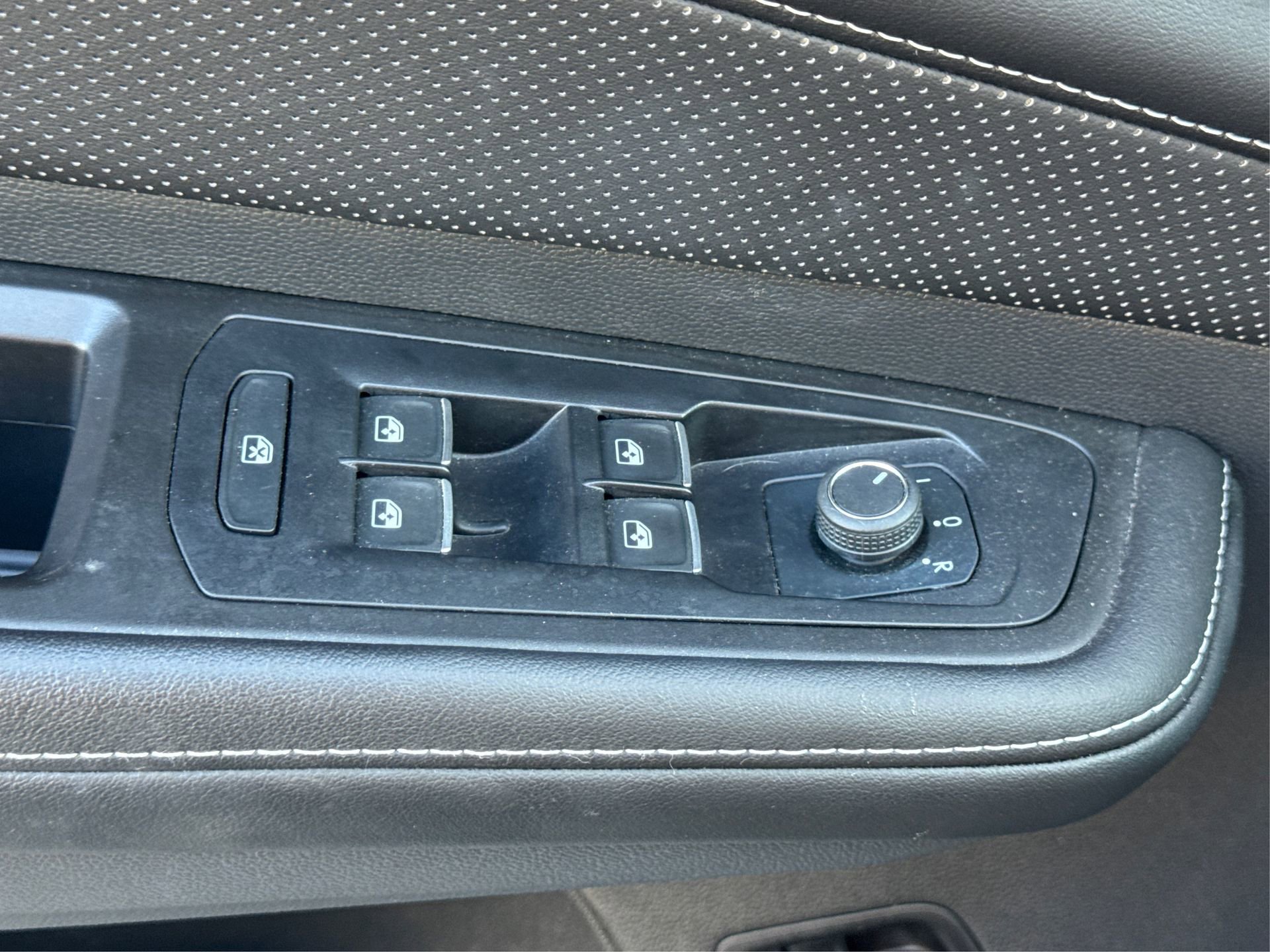 Used 2024 Volkswagen Atlas Cross Sport SE w/ Panoramic Sunroof Package image 36