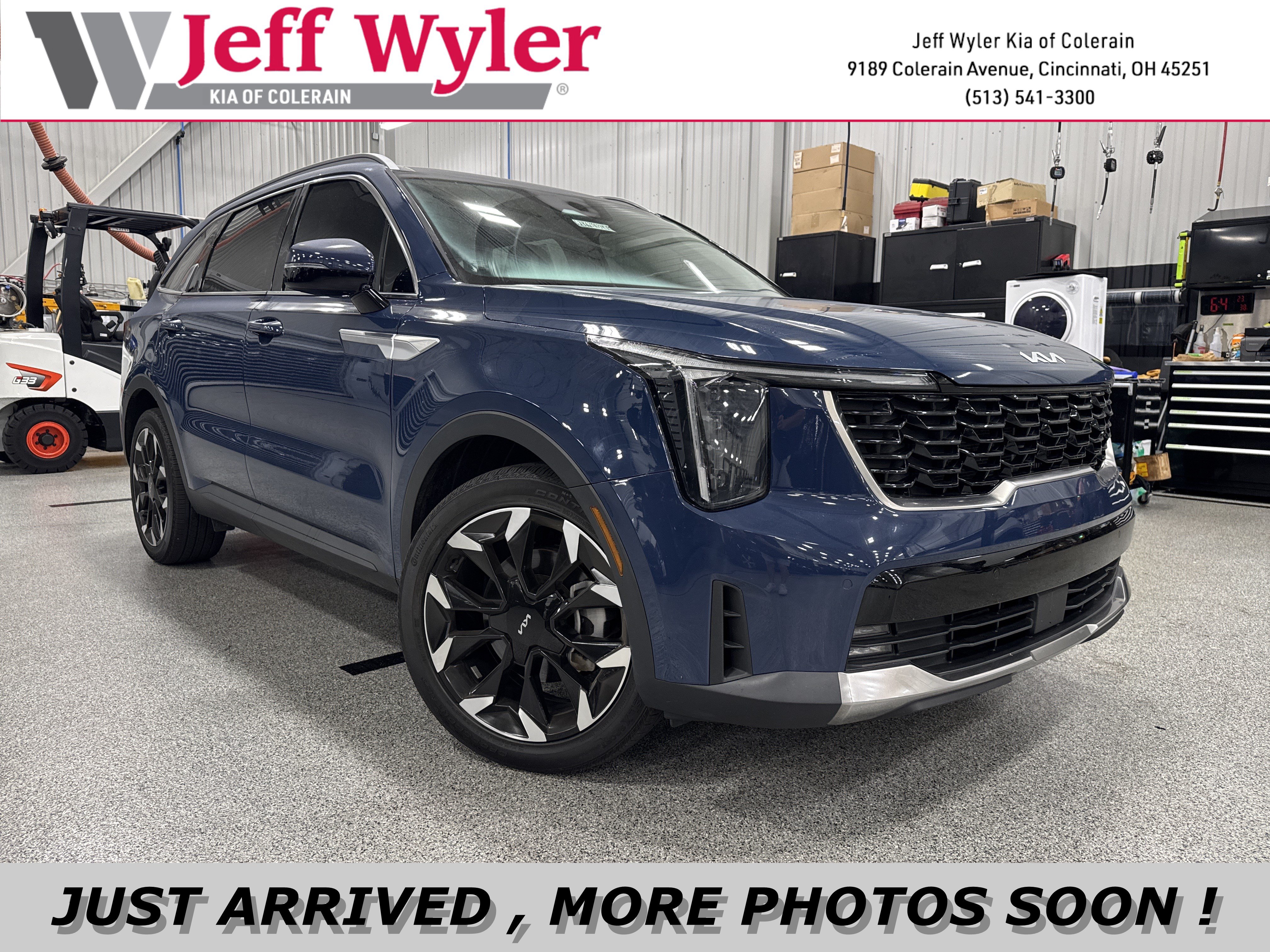 Used 2024 Kia Sorento EX w/ Panoramic Sunroof Package FWD image 1