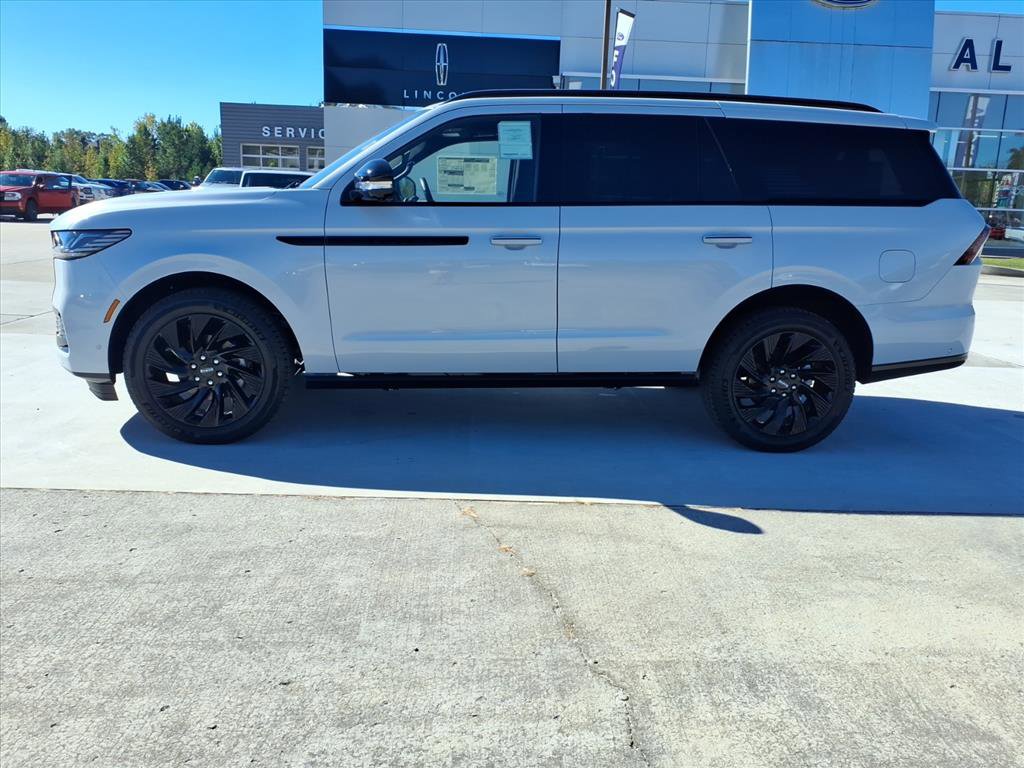 New 2025 Lincoln Navigator Reserve w/ Jet Appearance Package image 2