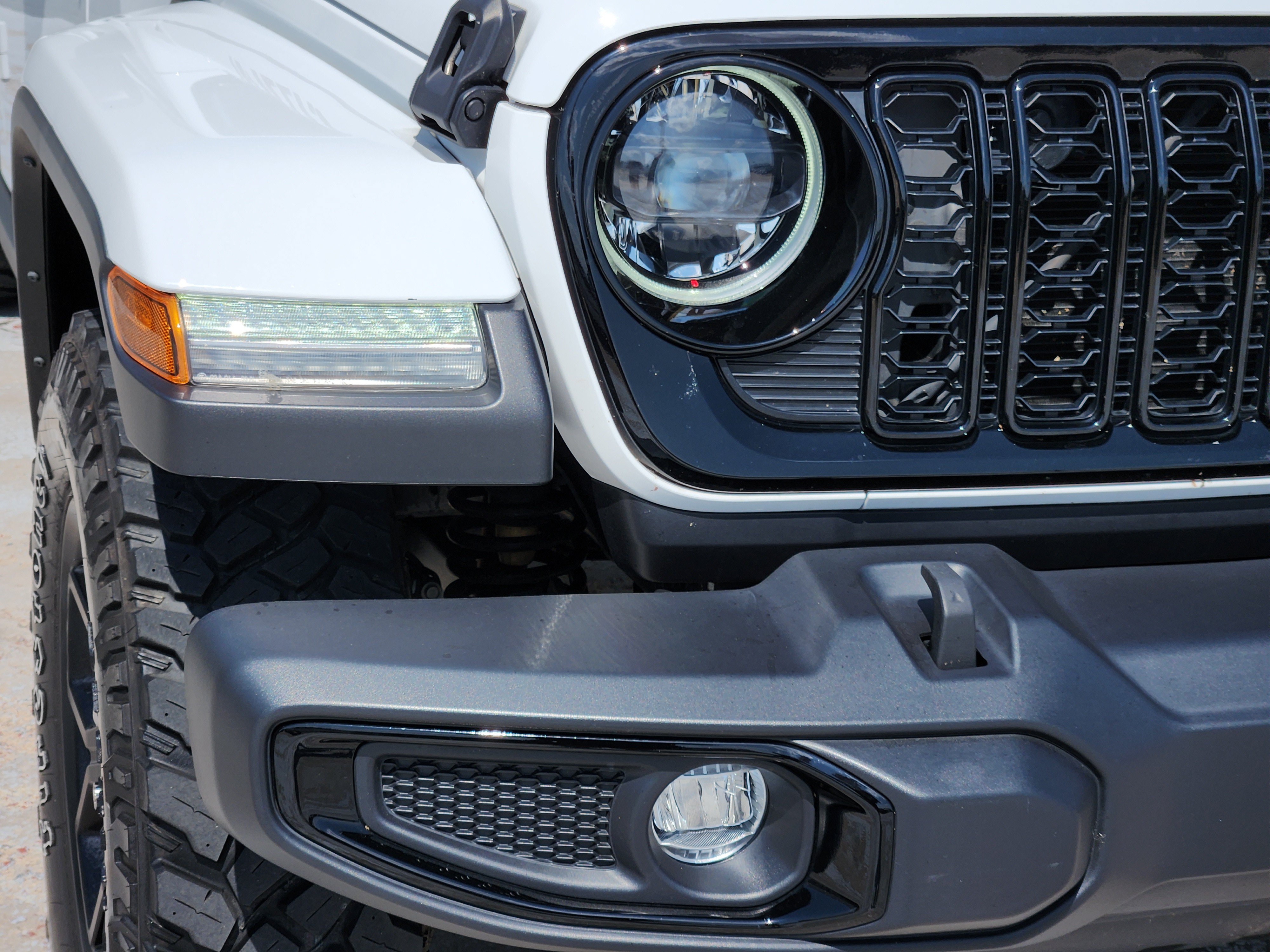 Used 2024 Jeep Gladiator Sport AWD/4WD image 10