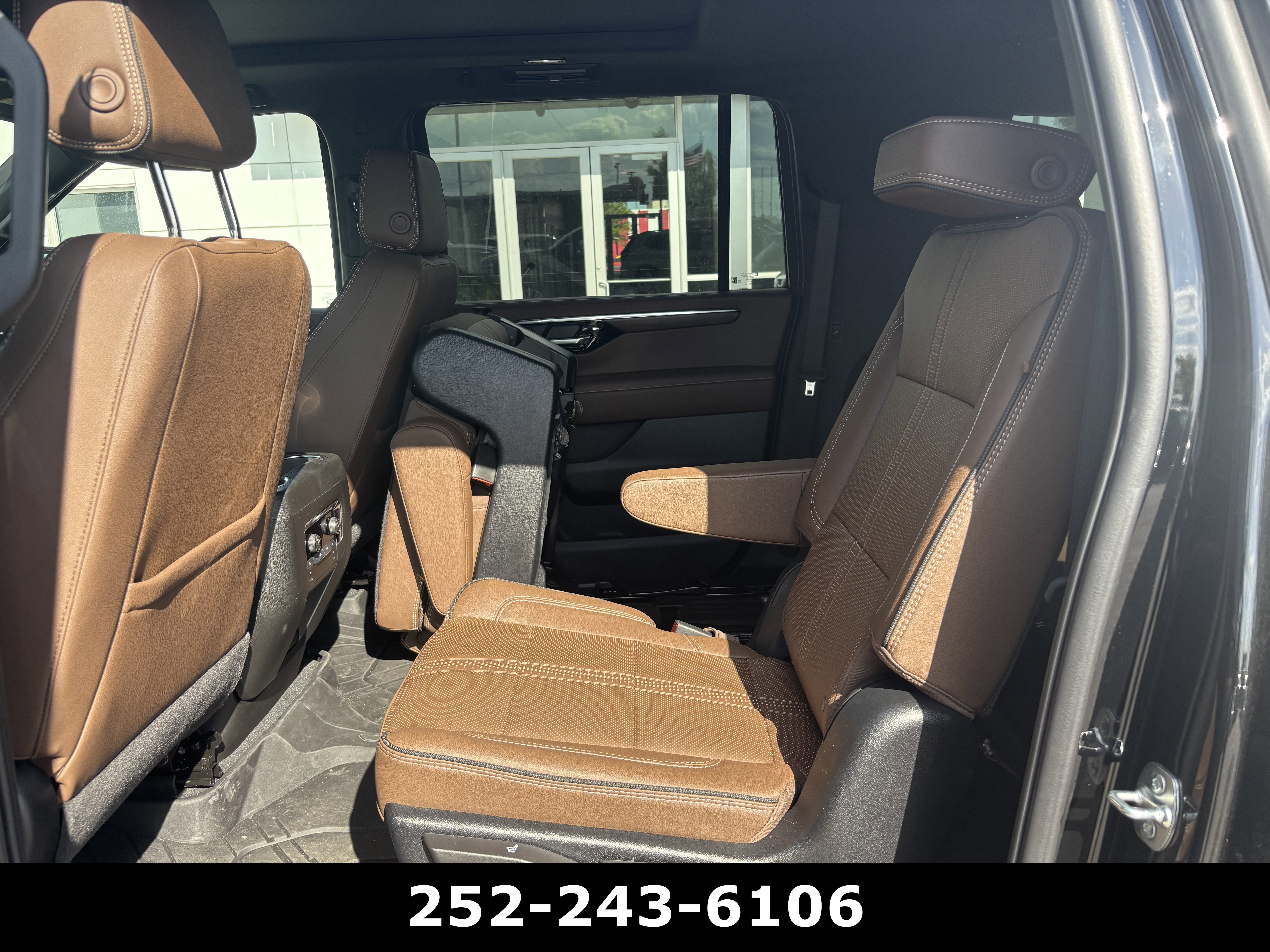 Used 2025 Chevrolet Suburban High Country AWD/4WD image 8