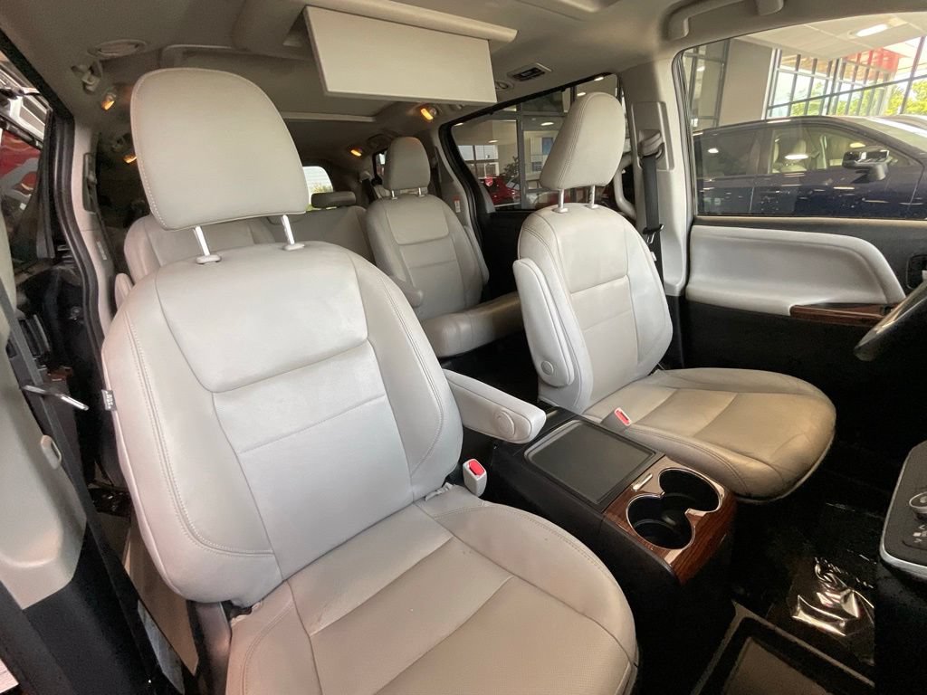 Used 2018 Toyota Sienna Limited Premium AWD/4WD image 18
