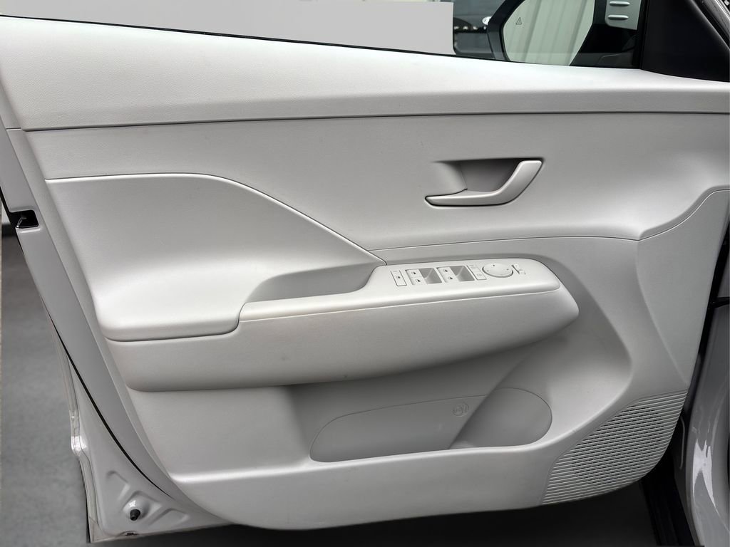 Used 2024 Hyundai Kona SEL w/ Convenience Package image 22