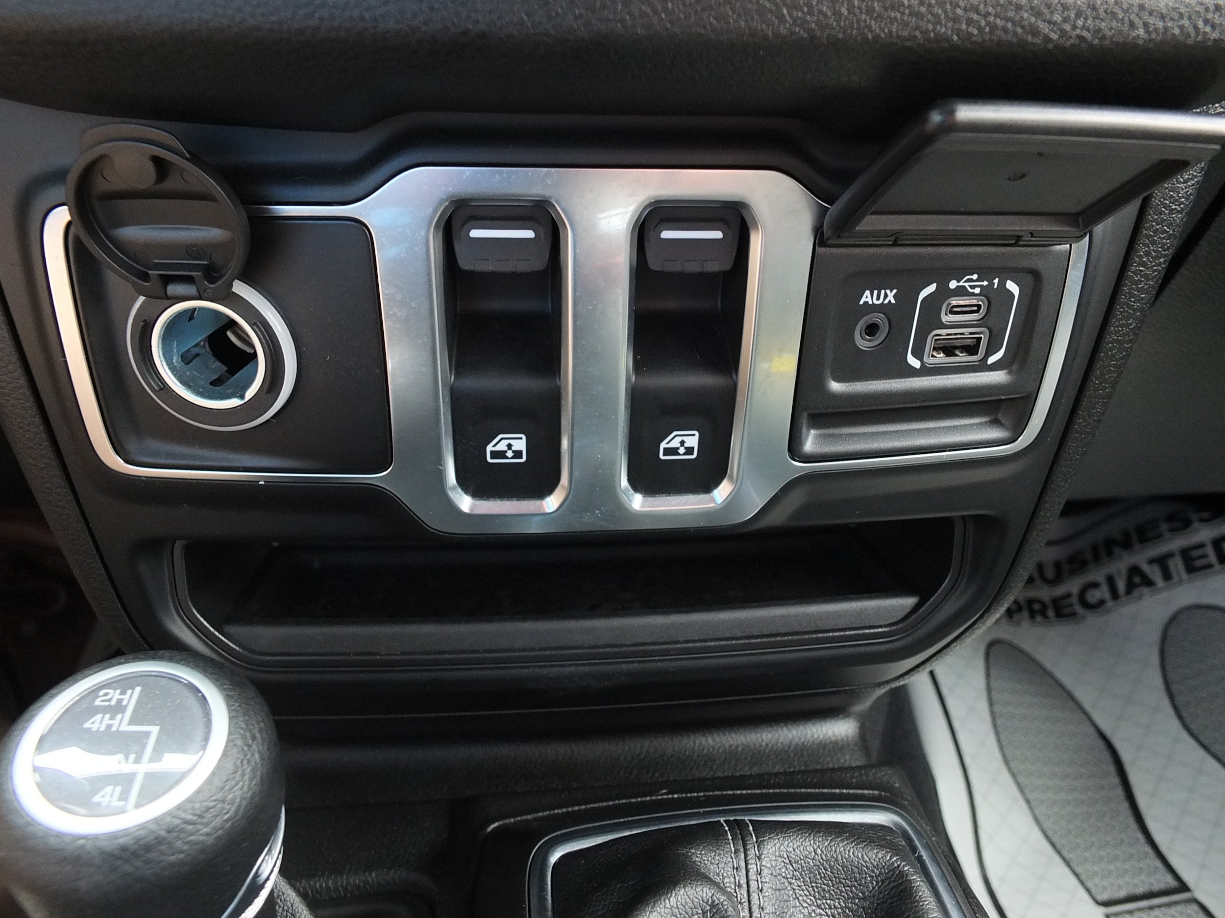 Used 2025 Jeep Wrangler Sport AWD/4WD image 23