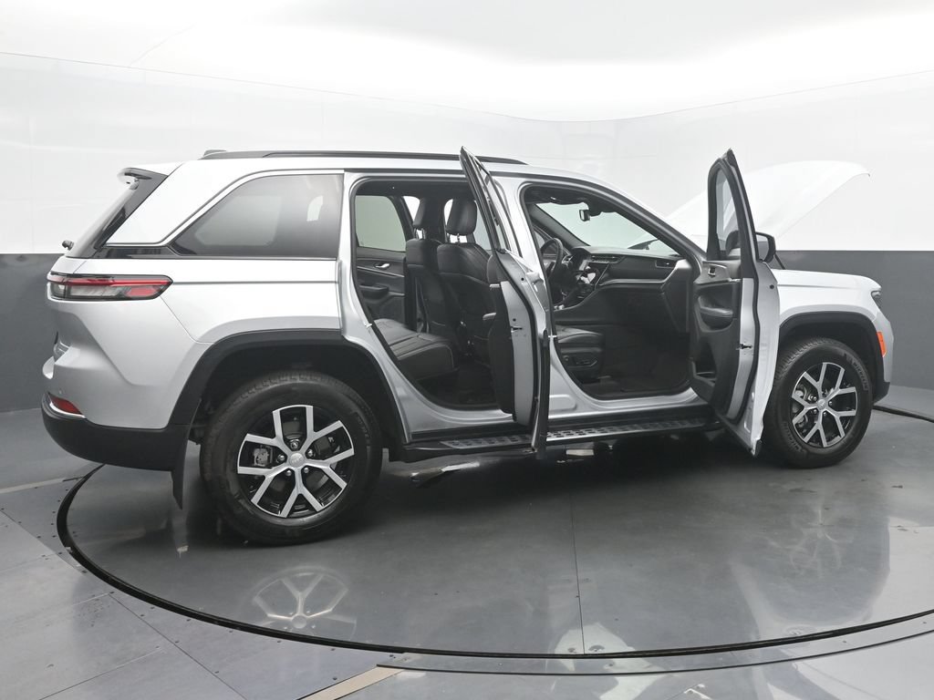 Used 2024 Jeep Grand Cherokee Limited AWD/4WD image 58