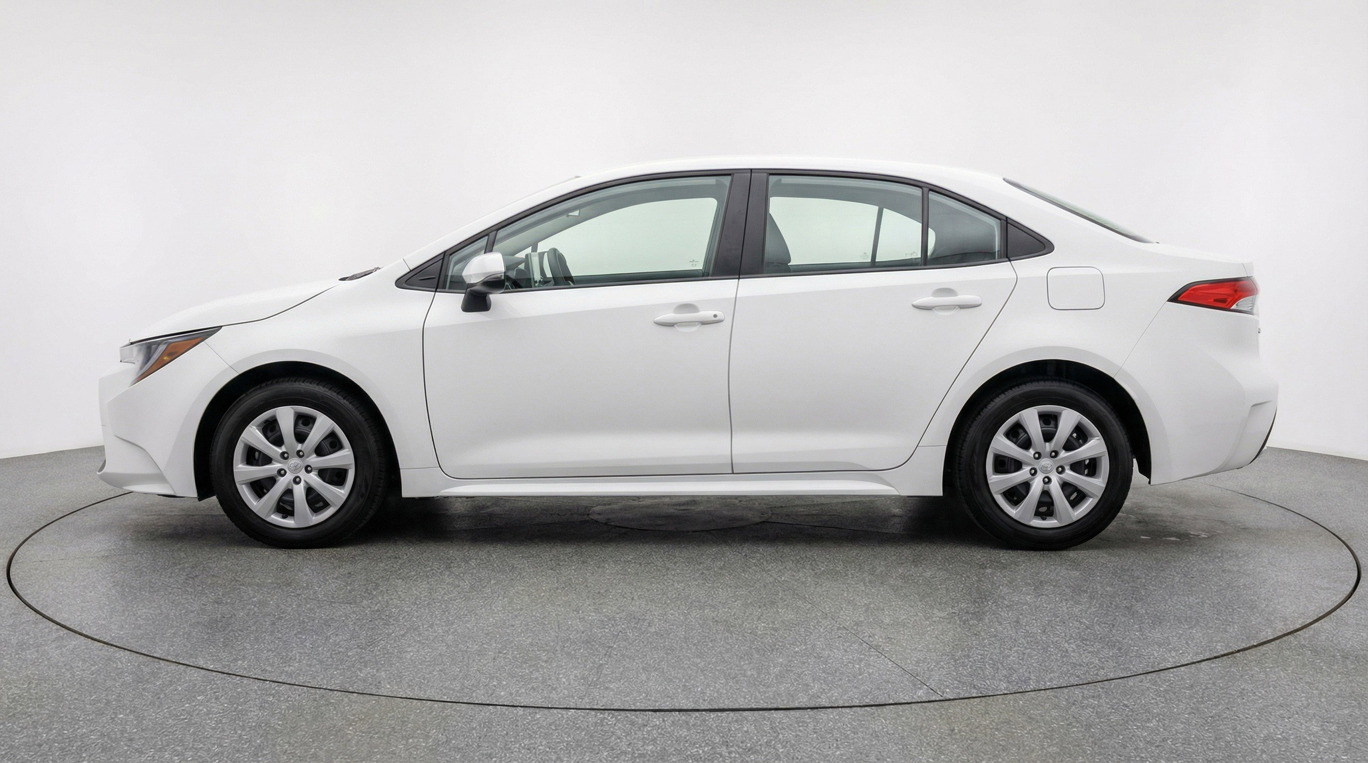 Used 2025 Toyota Corolla LE FWD image 5