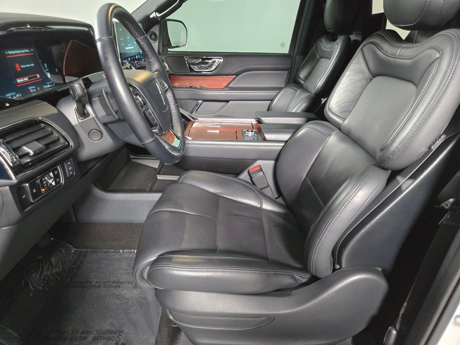 Certified 2023 Lincoln Navigator Reserve AWD/4WD image 11