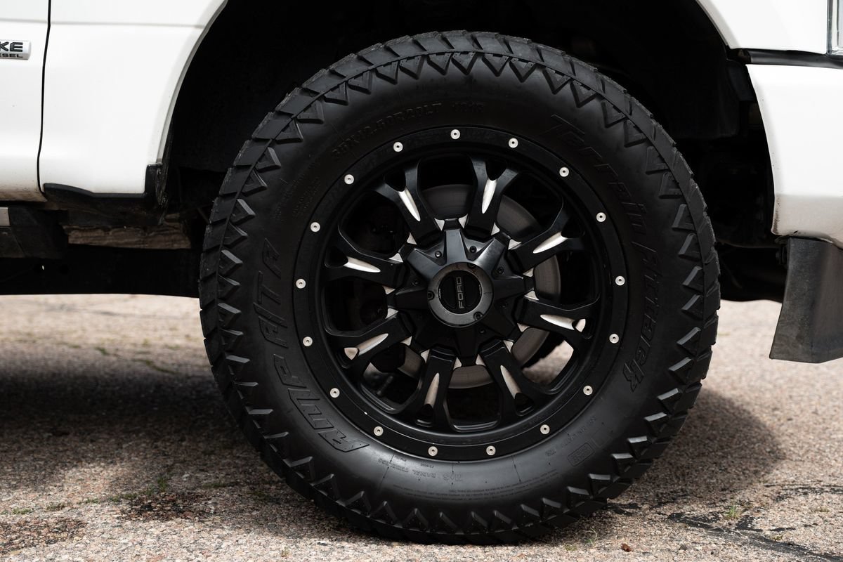 Used 2020 Ford F350 Limited AWD/4WD image 9