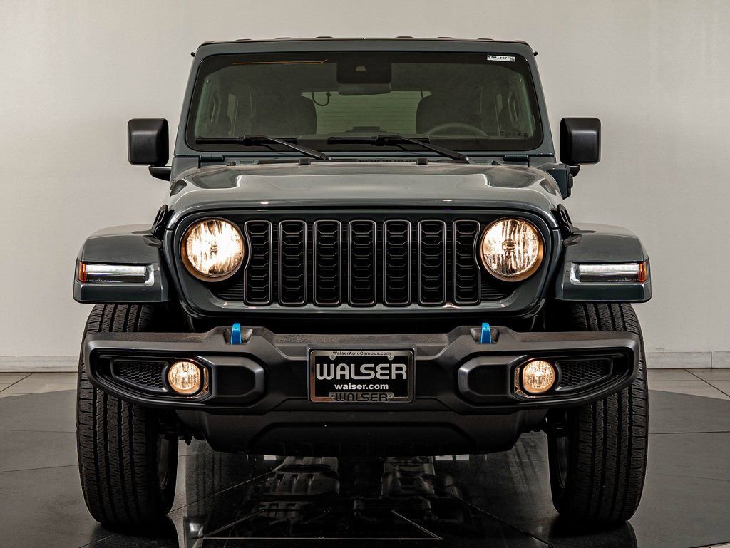Used 2024 Jeep Wrangler Unlimited image 2