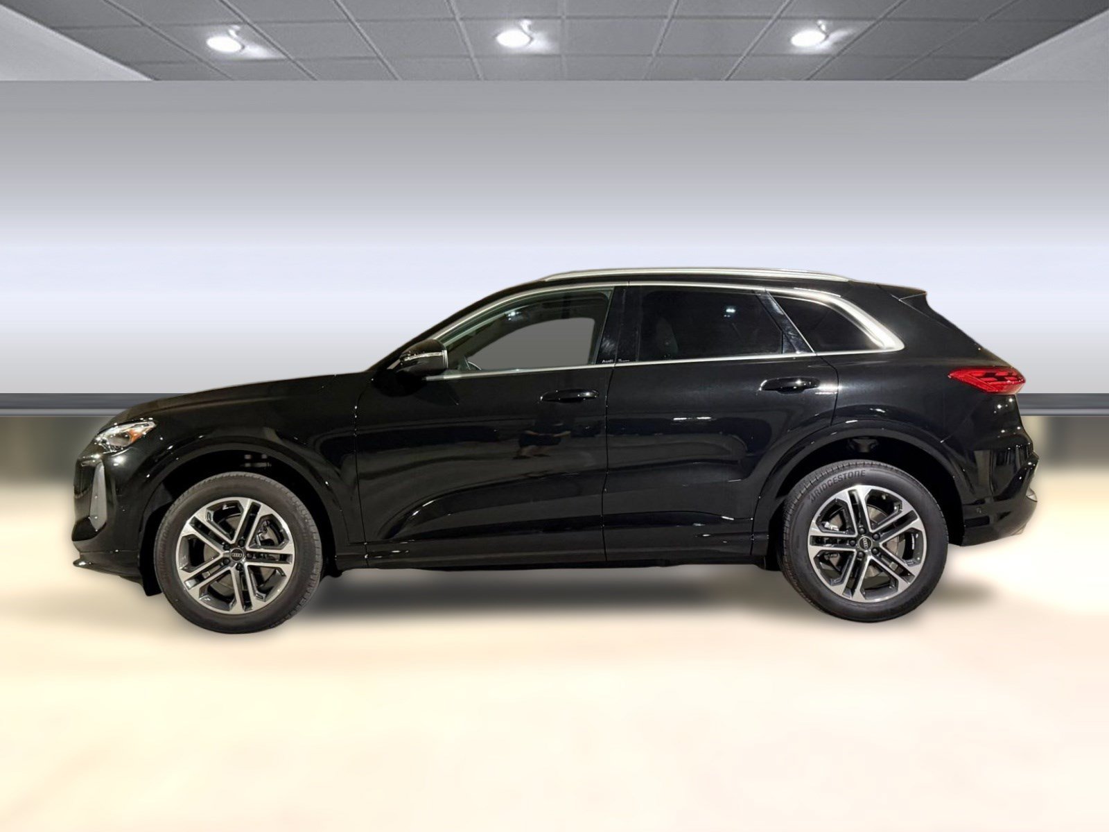 Certified 2025 Audi Q5 Premium w/ Convenience Package AWD/4WD image 2