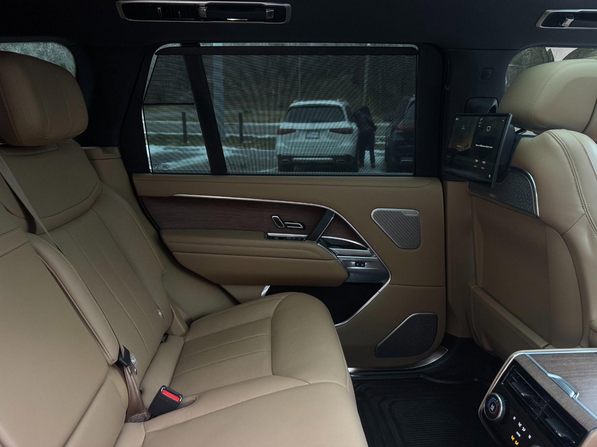 Used 2024 Land Rover Range Rover Long Wheelbase Autobiography image 36