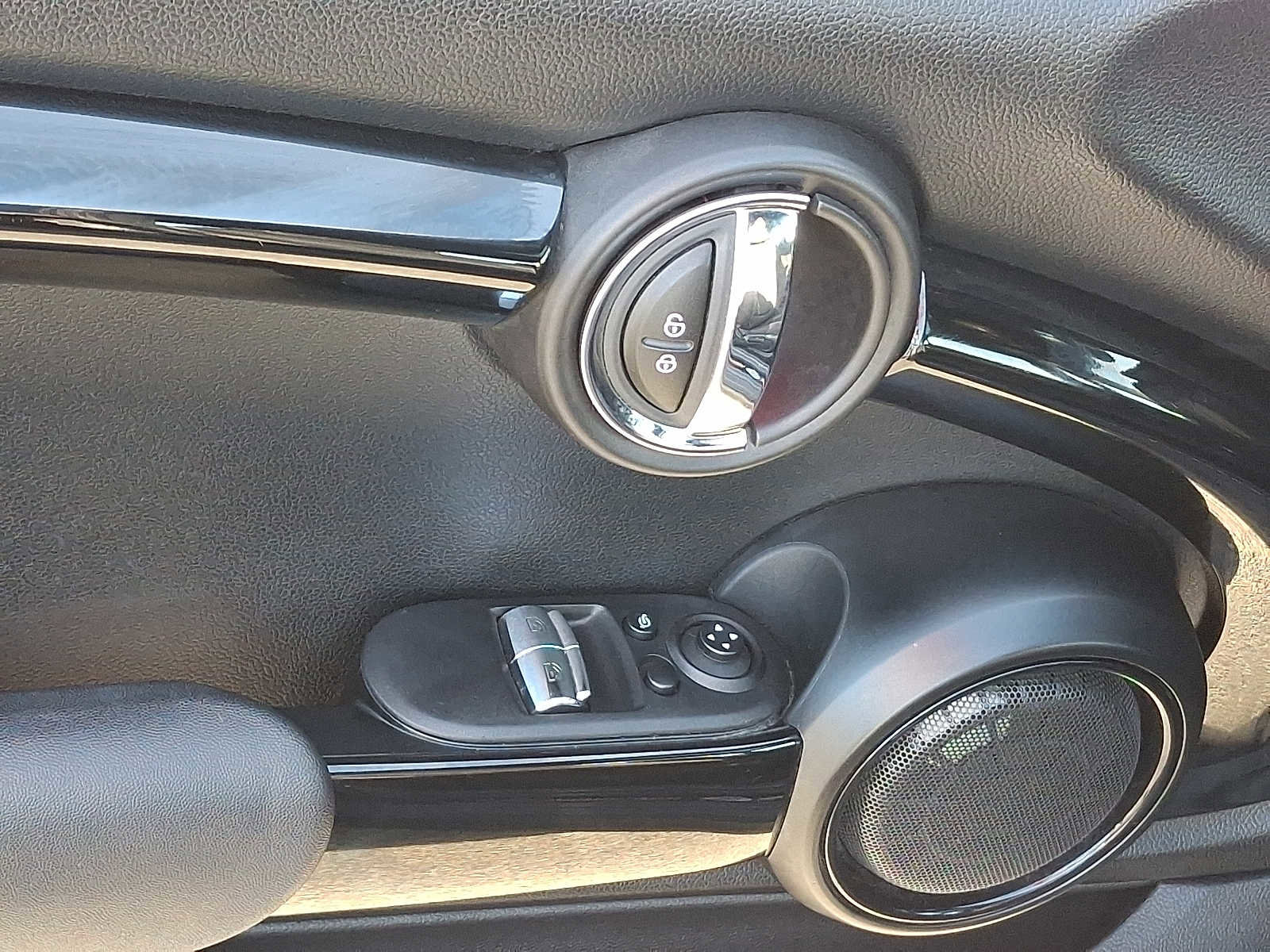 Used 2018 MINI Cooper S image 12