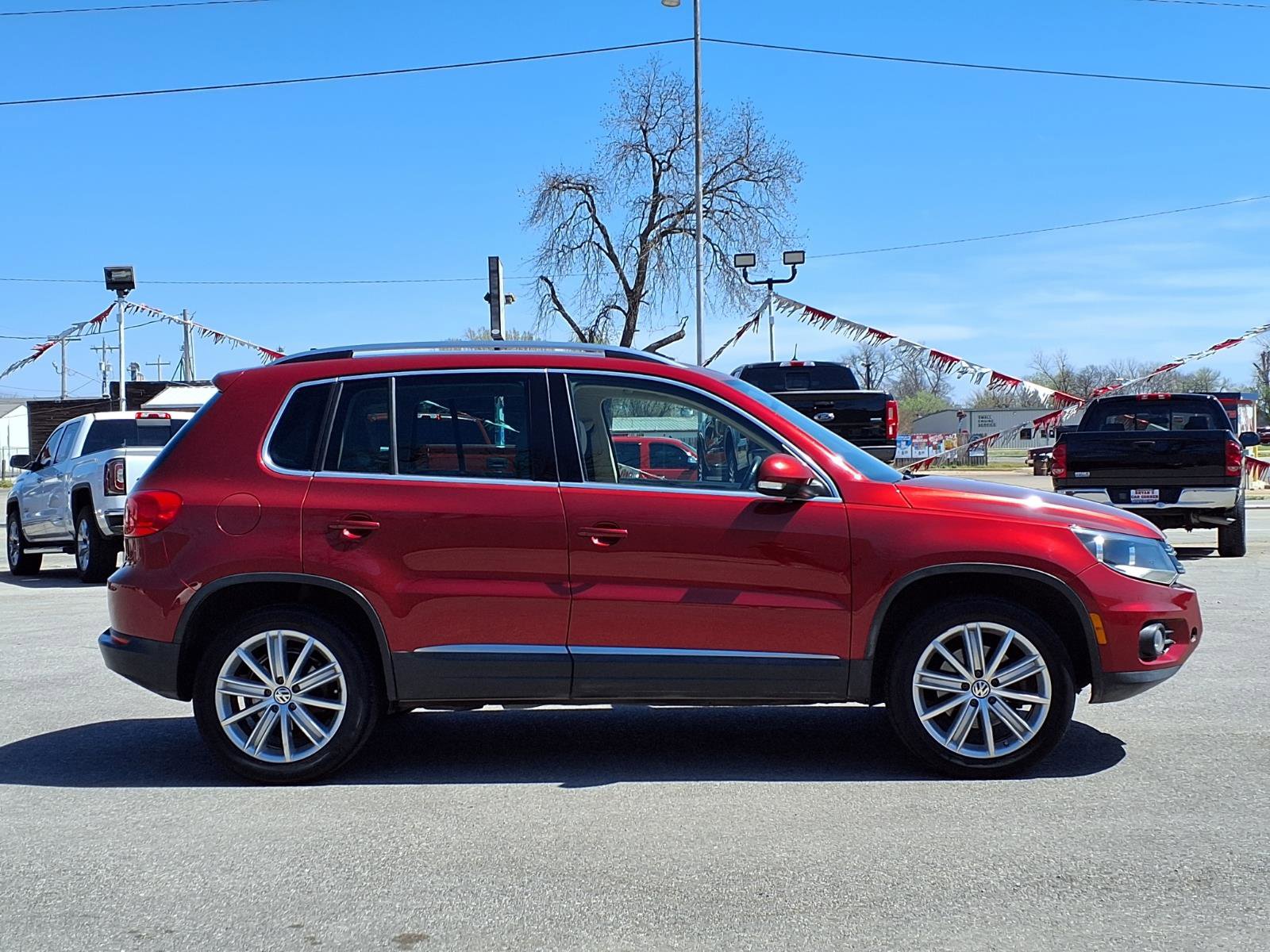Used 2012 Volkswagen Tiguan S FWD image 2