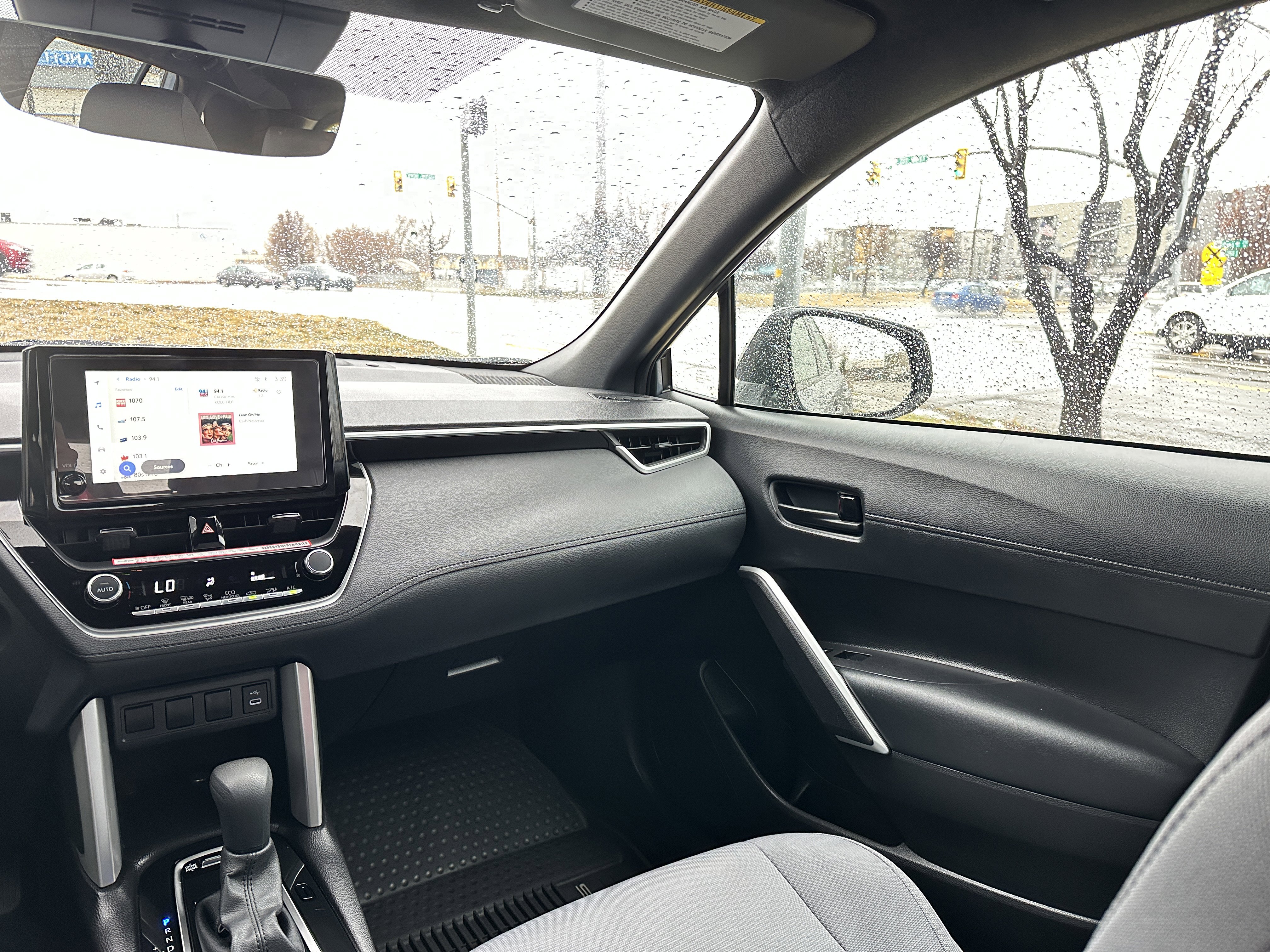 Used 2025 Toyota Corolla Cross AWD Hybrid image 27