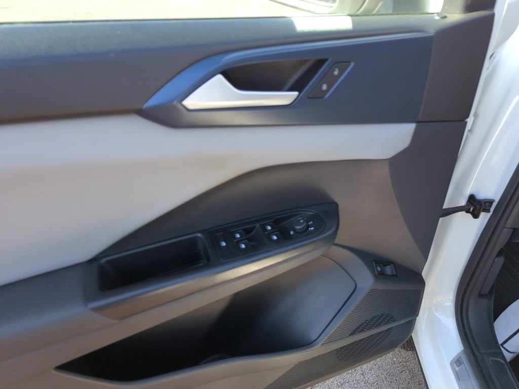 Used 2023 Volkswagen Taos SE FWD image 8