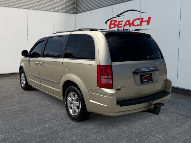 Used 2010 Chrysler Town & Country Touring w/ Entertainment Group #2 FWD image 14