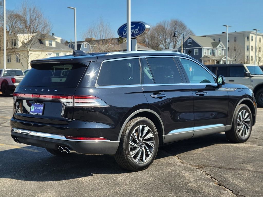 Used 2025 Lincoln Aviator AWD image 5