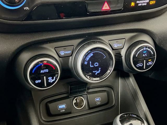 Used 2025 Hyundai Venue SEL FWD image 19