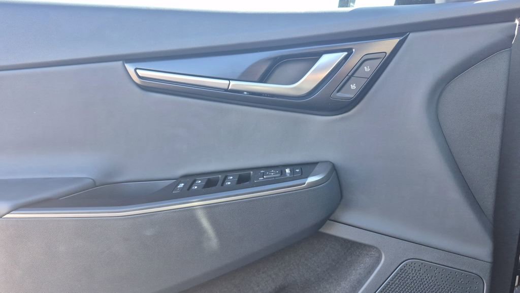 New 2025 Kia EV6 Light w/ Light LR Technology Package image 6