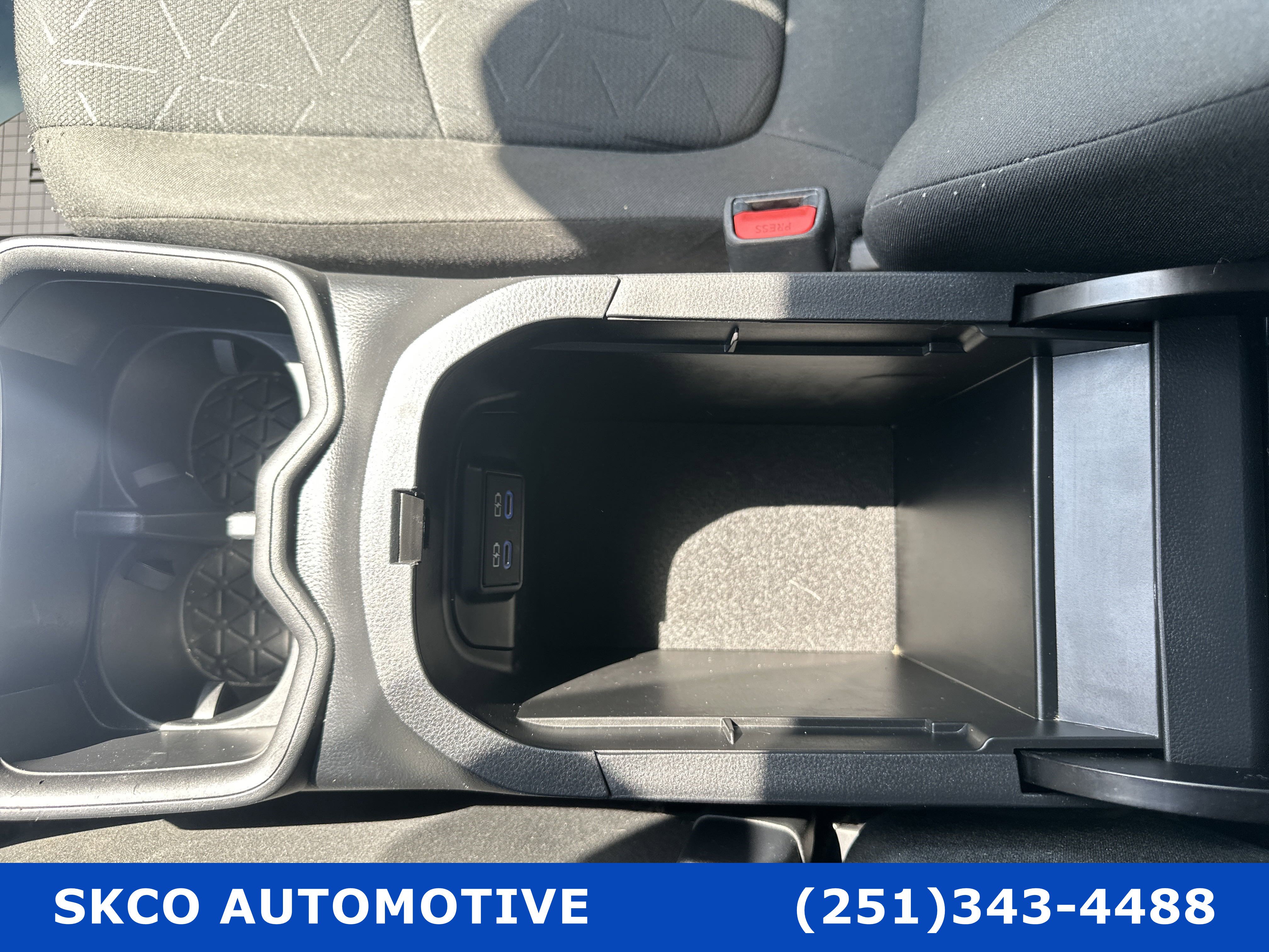 Used 2022 Toyota RAV4 XLE w/ Convenience Package FWD image 25