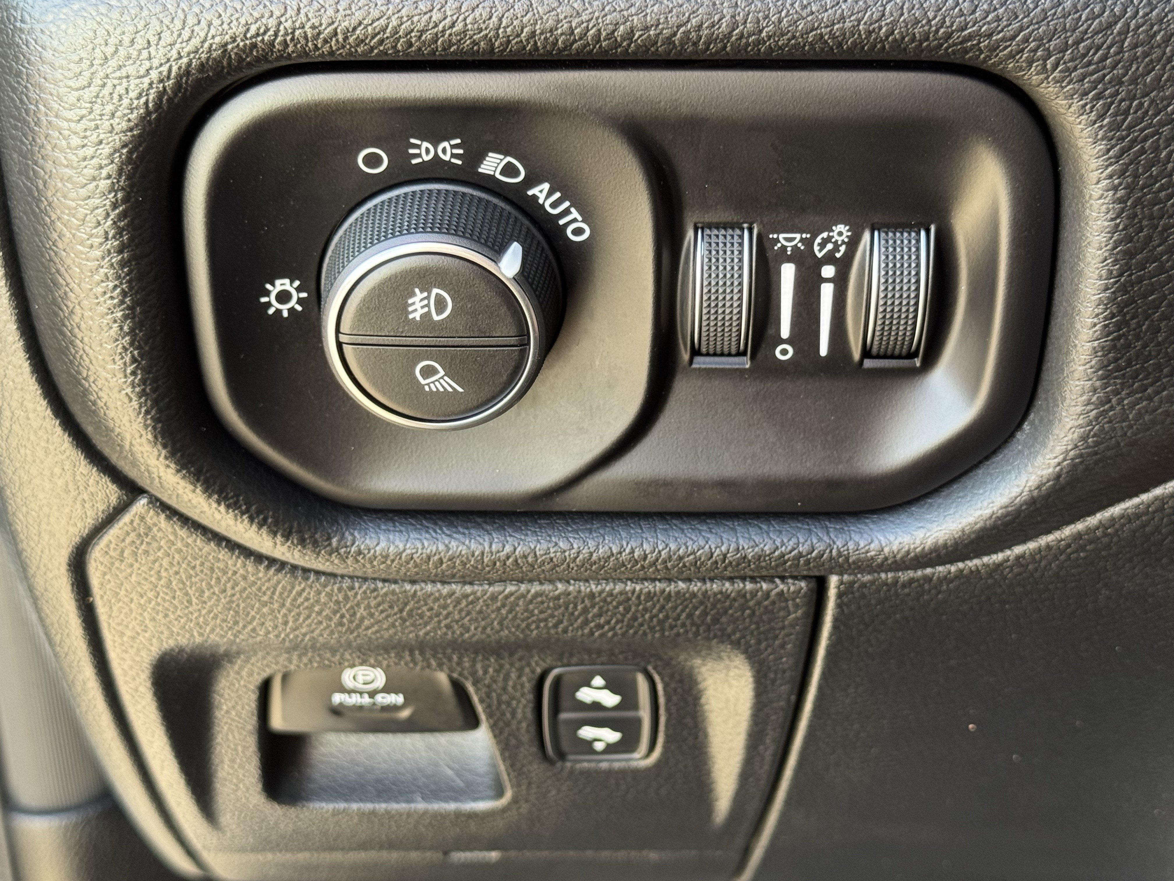 Used 2025 RAM 1500 Laramie w/ Sport Appearance Package AWD/4WD image 21