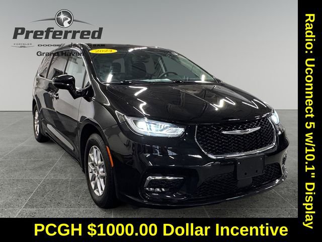 Used 2024 Chrysler Pacifica Touring-L image 1