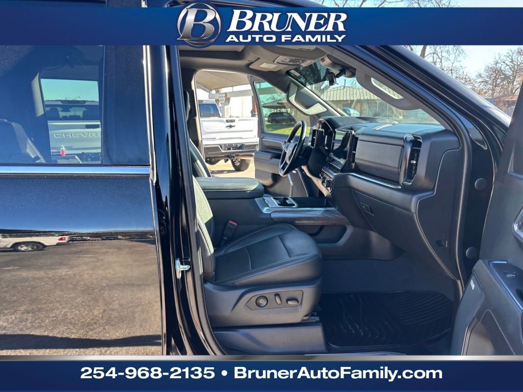 Used 2024 Chevrolet Silverado 3500 LTZ w/ LTZ Convenience Package image 16
