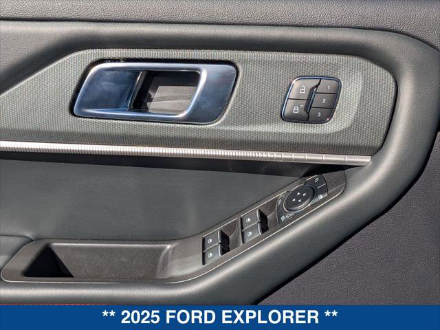 Used 2025 Ford Explorer ST-Line w/ Premium Package image 11
