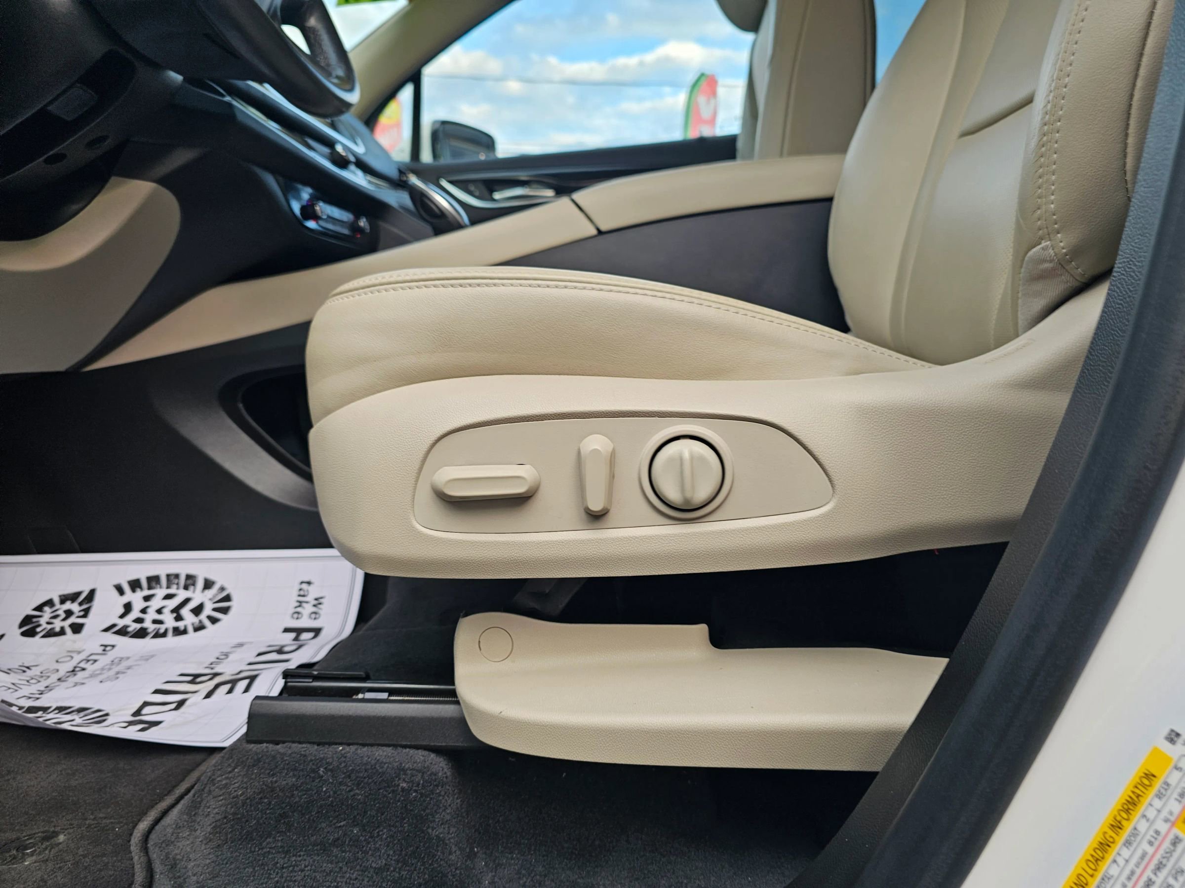 Used 2021 Buick Enclave Essence image 31