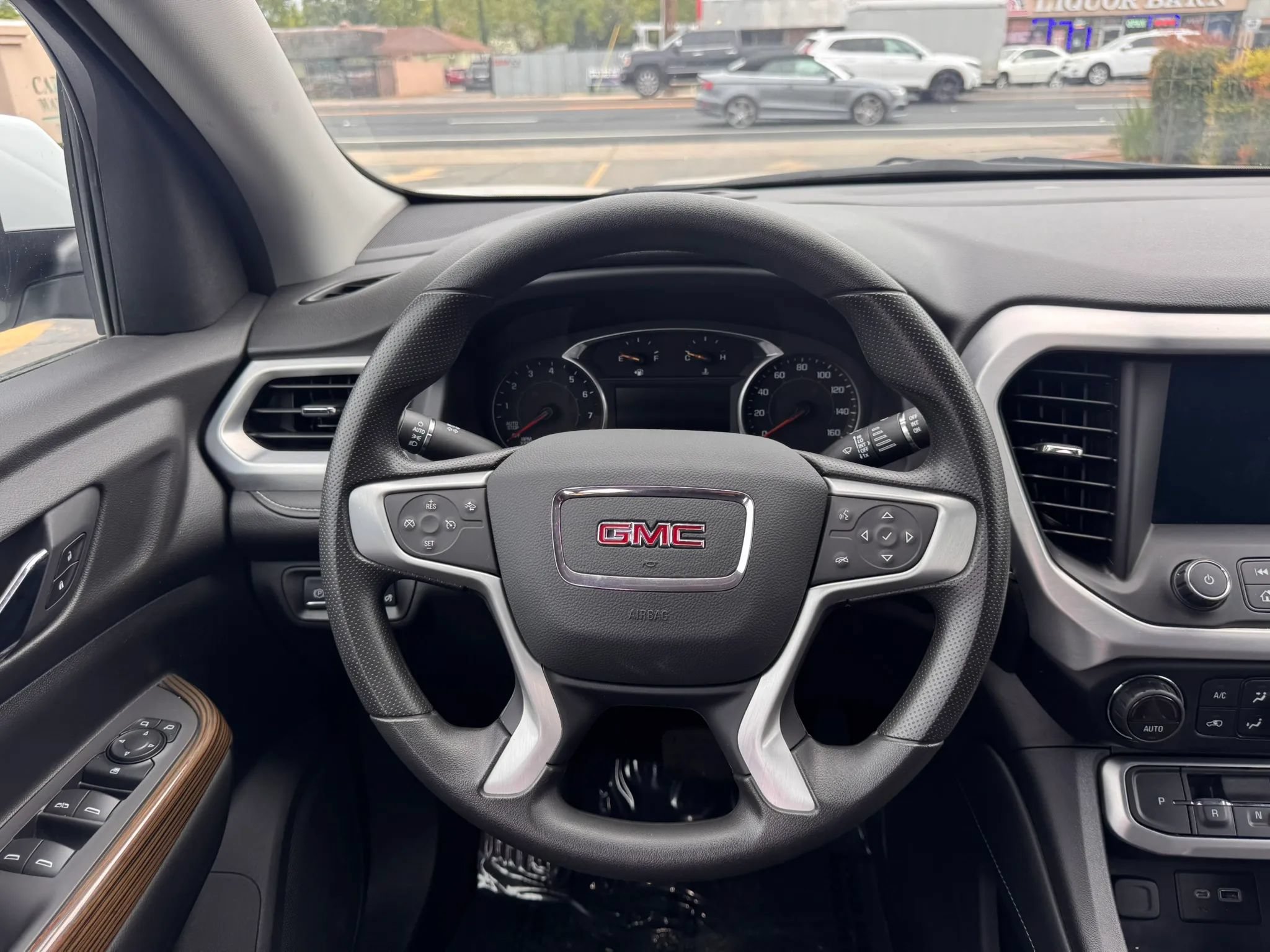 Used 2022 GMC Acadia SLE FWD image 23