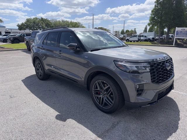 Used 2026 Ford Explorer ST-Line w/ ST-Line Street Pack RWD image 3