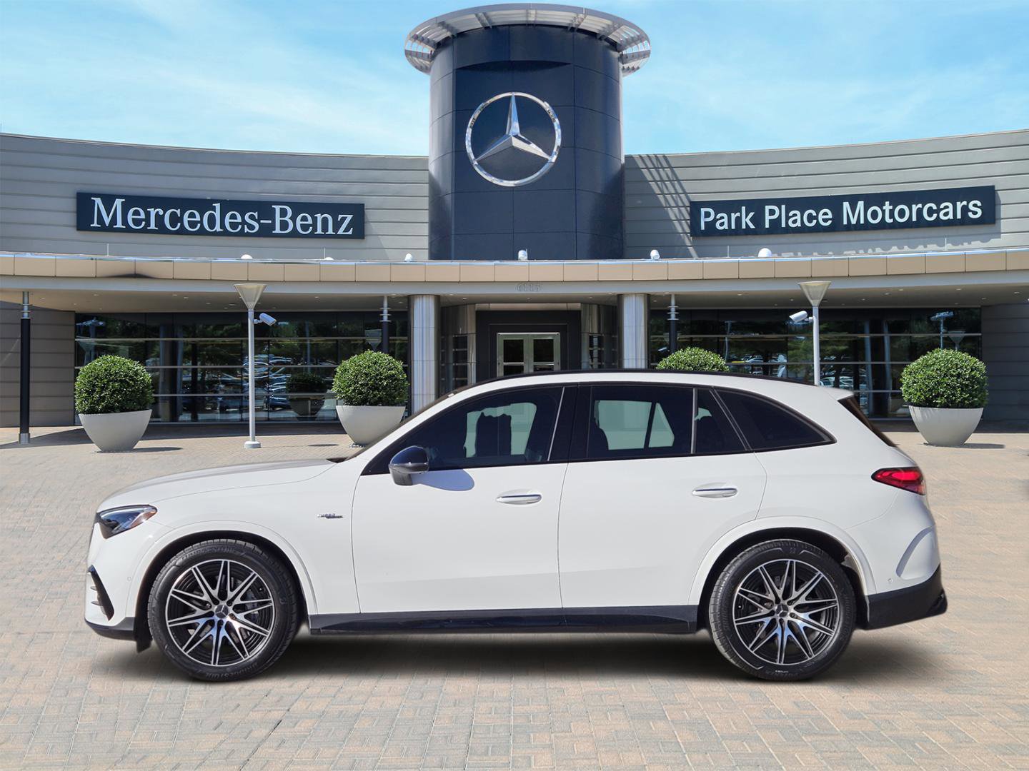 Used 2025 Mercedes-Benz GLC 43 AMG 4MATIC image 3
