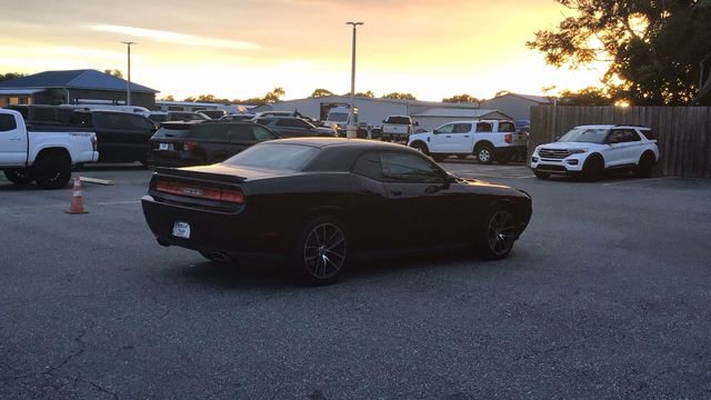 Used 2014 Dodge Challenger SXT image 6
