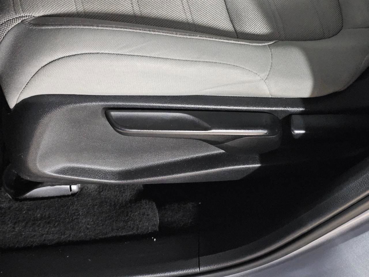 Used 2017 Honda CR-V LX image 29