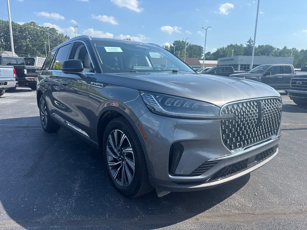 Used 2025 Lincoln Aviator AWD w/ Equipment Group 101A image 4