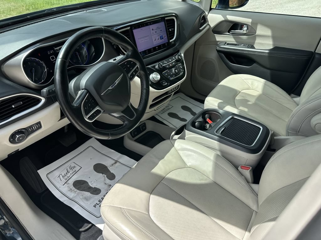 Used 2021 Chrysler Pacifica Touring-L FWD image 7