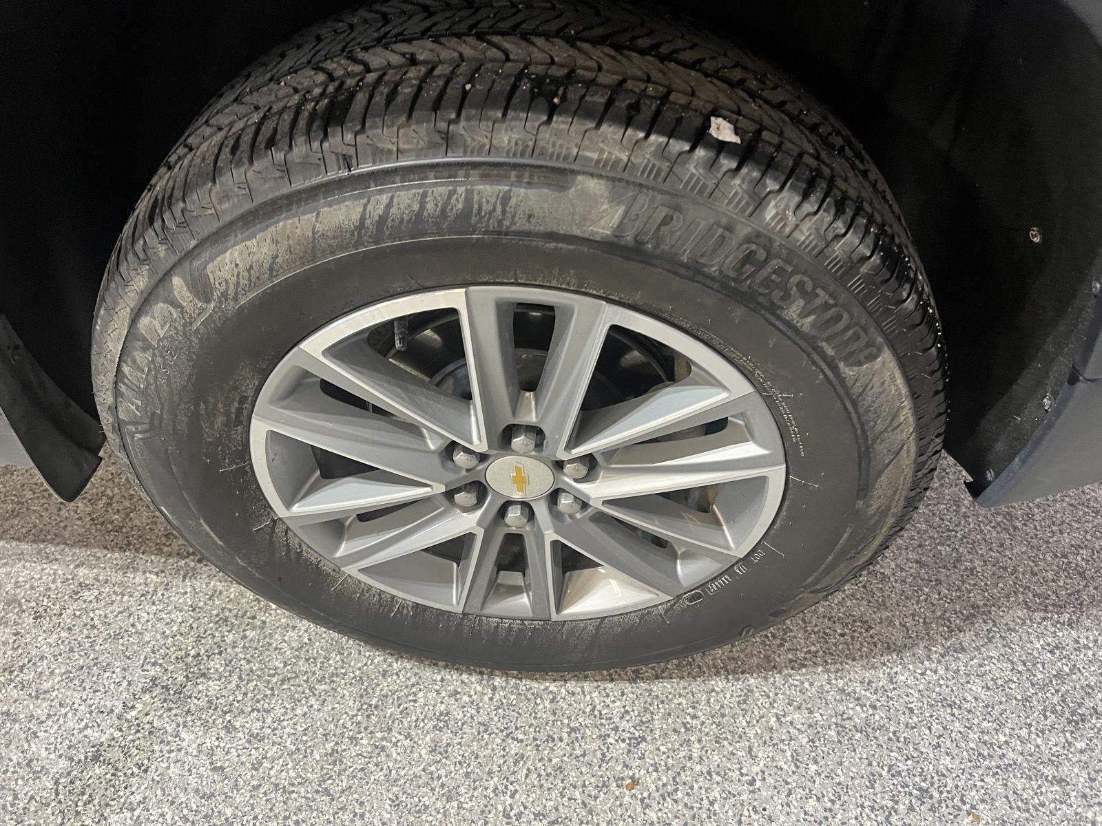 Used 2023 Chevrolet Traverse LT FWD image 28