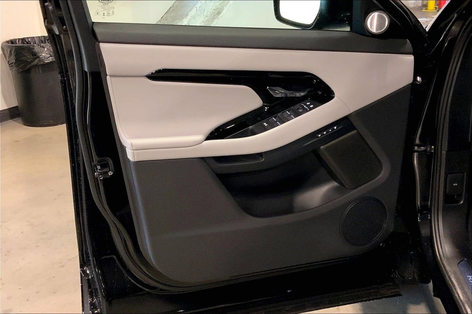 New 2026 Land Rover Range Rover Evoque Dynamic SE image 10