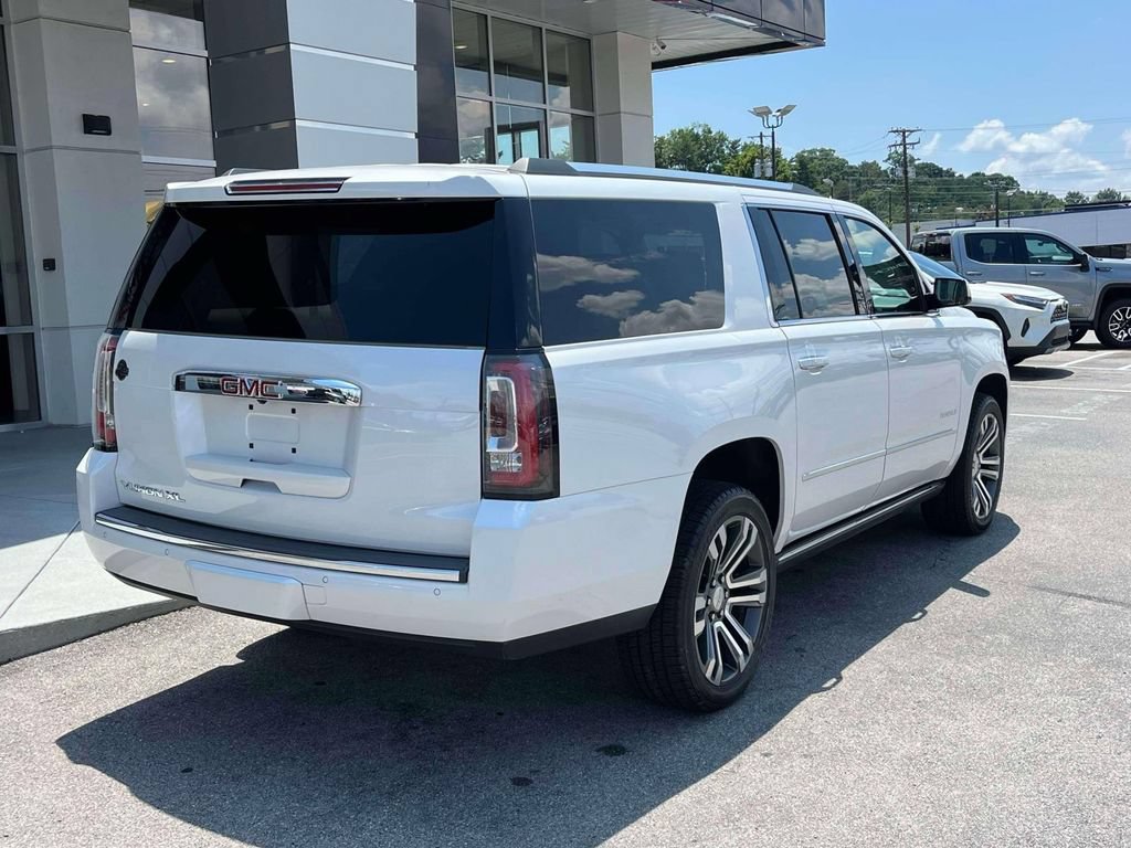 Certified 2020 GMC Yukon XL Denali w/ Denali Premium Package AWD/4WD image 3