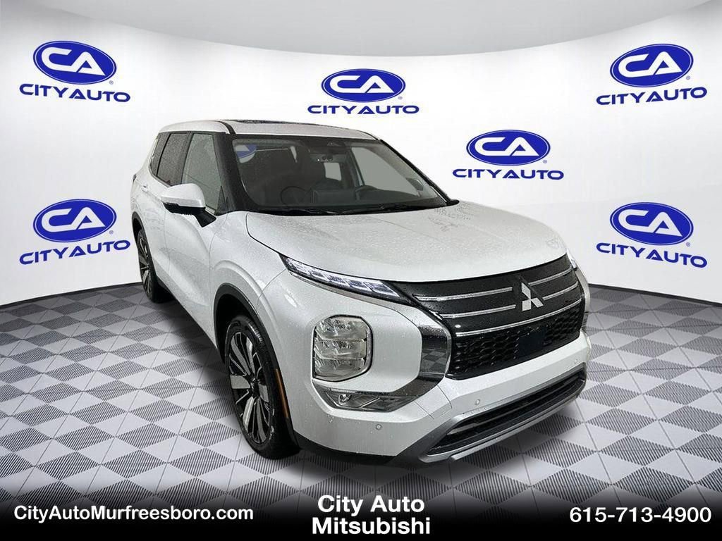 New 2025 Mitsubishi Outlander SE