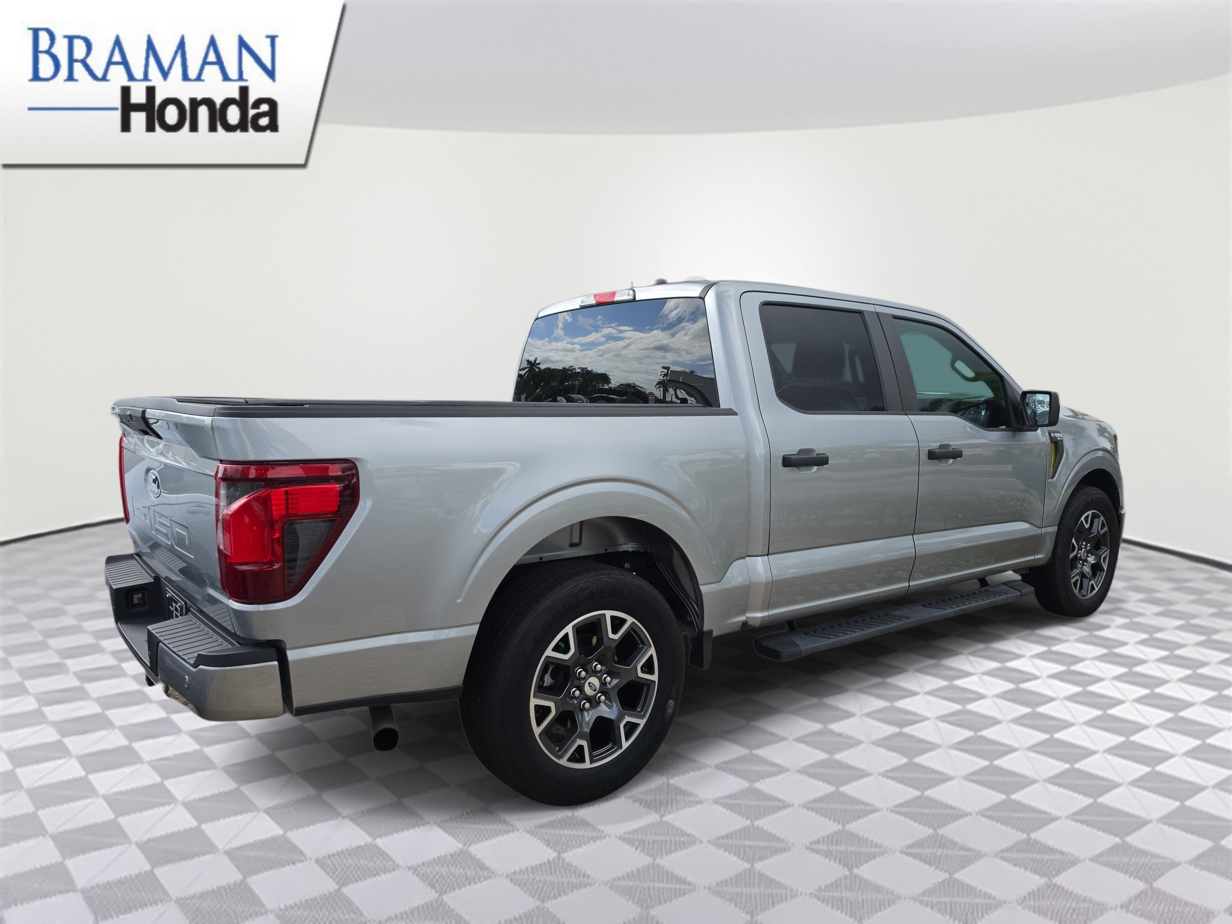 Used 2024 Ford F150 STX RWD image 4