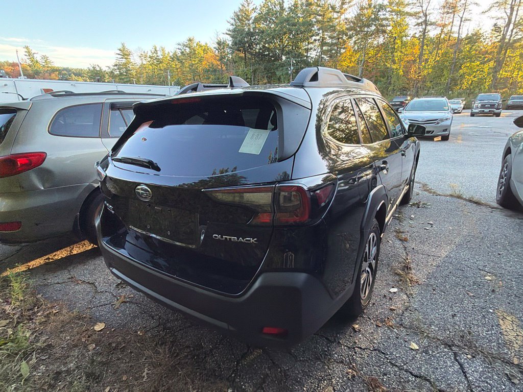 Used 2023 Subaru Outback Premium AWD/4WD image 5