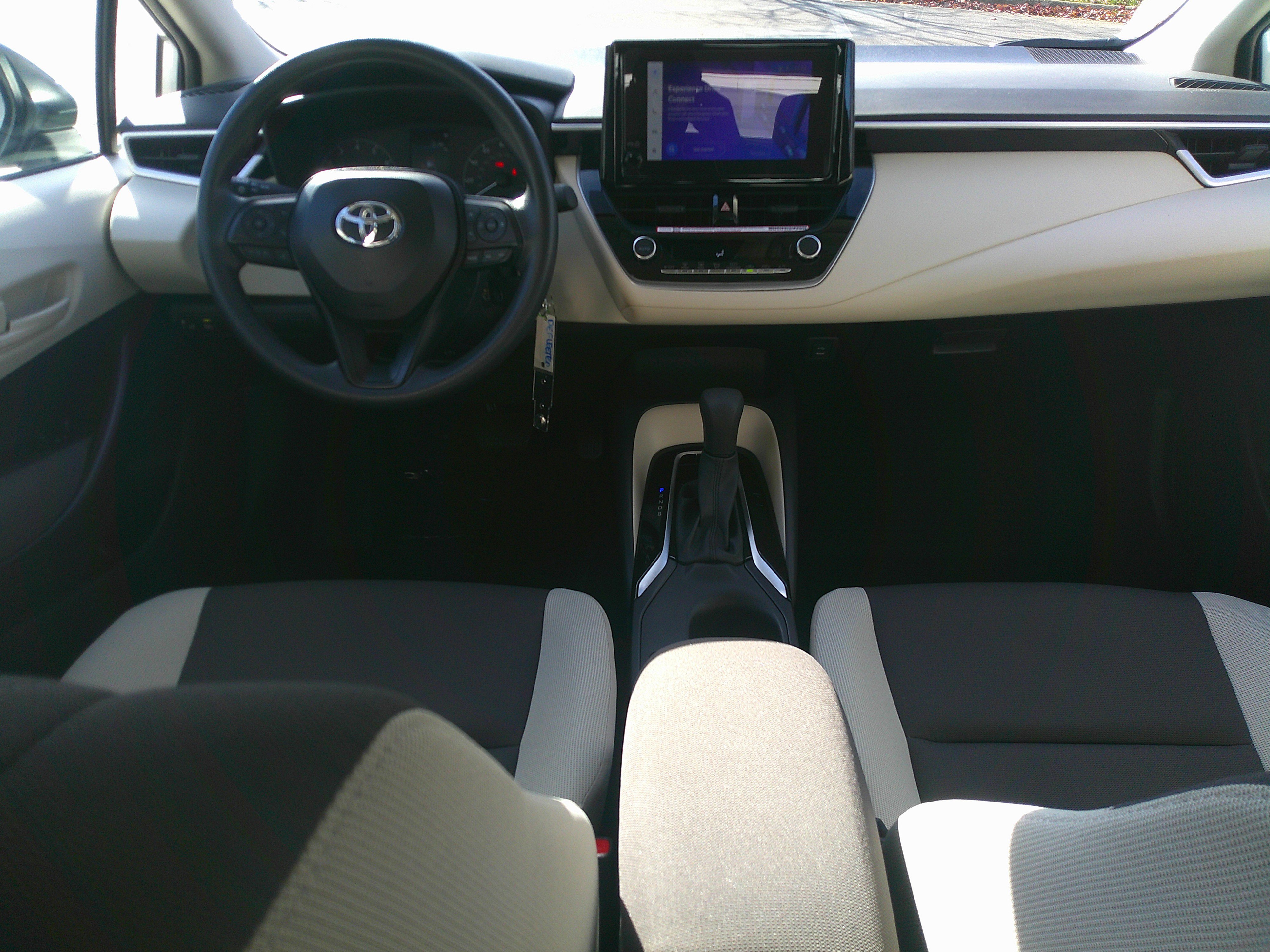 Used 2025 Toyota Corolla LE image 30