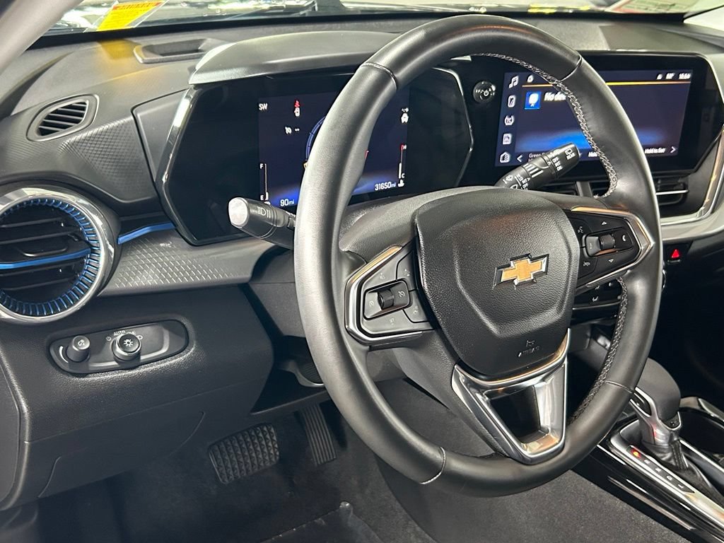Used 2025 Chevrolet Trax LT w/ Driver Confidence Package FWD image 19