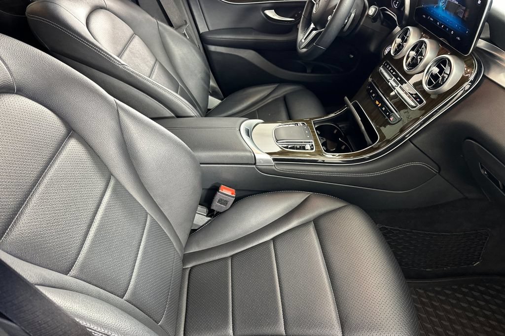 Used 2020 Mercedes-Benz GLC 300 4MATIC image 18