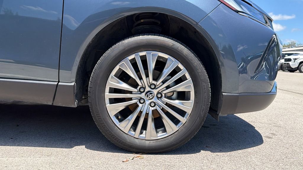 Certified 2022 Toyota Venza XLE AWD/4WD image 6